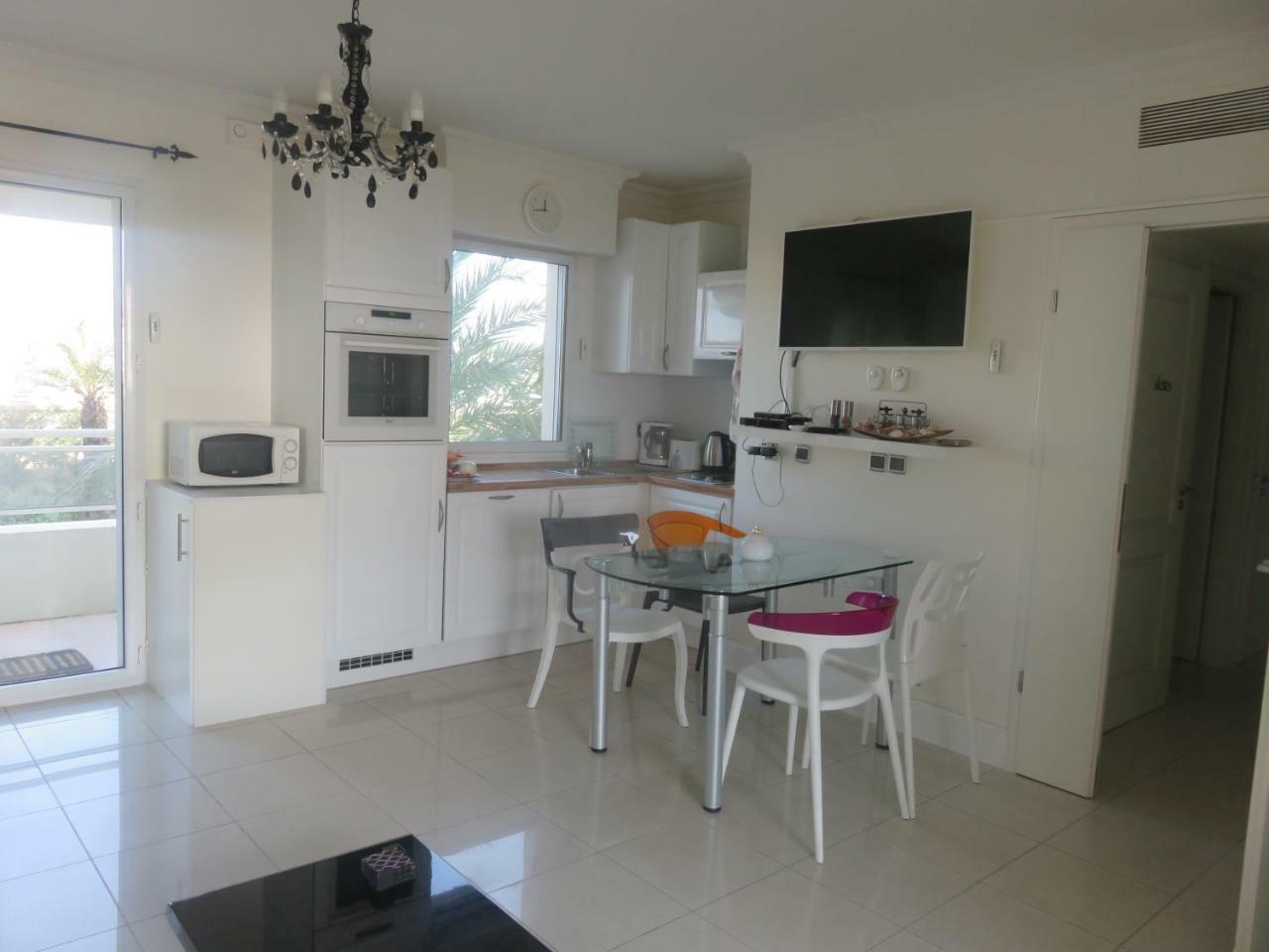 Stunning 2 Bed, 2 Bath Apt On The Cannes Sea Front Has Swimming Pool And Is A Secure Modern Building 464 Exterior foto