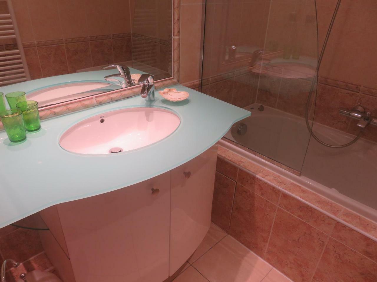 Stunning 2 Bed, 2 Bath Apt On The Cannes Sea Front Has Swimming Pool And Is A Secure Modern Building 464 Exterior foto